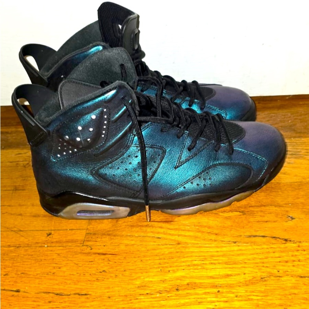 Used Jordan 6. Men Jordan. Chameleon all star. Size 8.